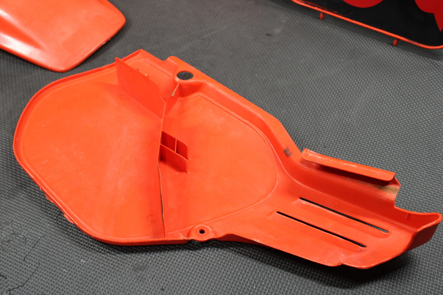 1986 HONDA CR125R OEM PLASTICS BODY KIT FENDERS FAIRINGS COWLS 19071-KS6-000