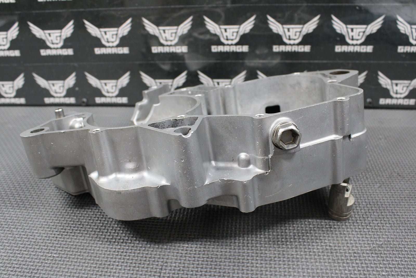 2000 99 - 02 HONDA CR125R OEM RIGHT ENGINE MOTOR CRANKCASE CRANK CASE 11100 - KZ4 - L1 - hggarage