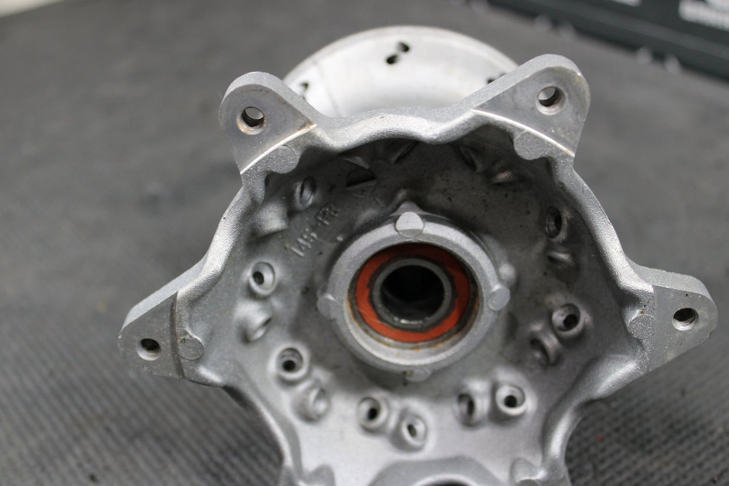 2001 YAMAHA YZ426F OEM FRONT WHEEL RIM HUB 4SS - 25111 - 01 - 00 - hggarage