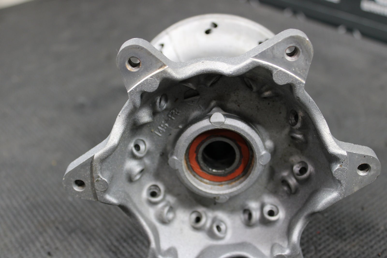 2001 YAMAHA YZ426F OEM FRONT WHEEL RIM HUB 4SS - 25111 - 01 - 00 - hggarage
