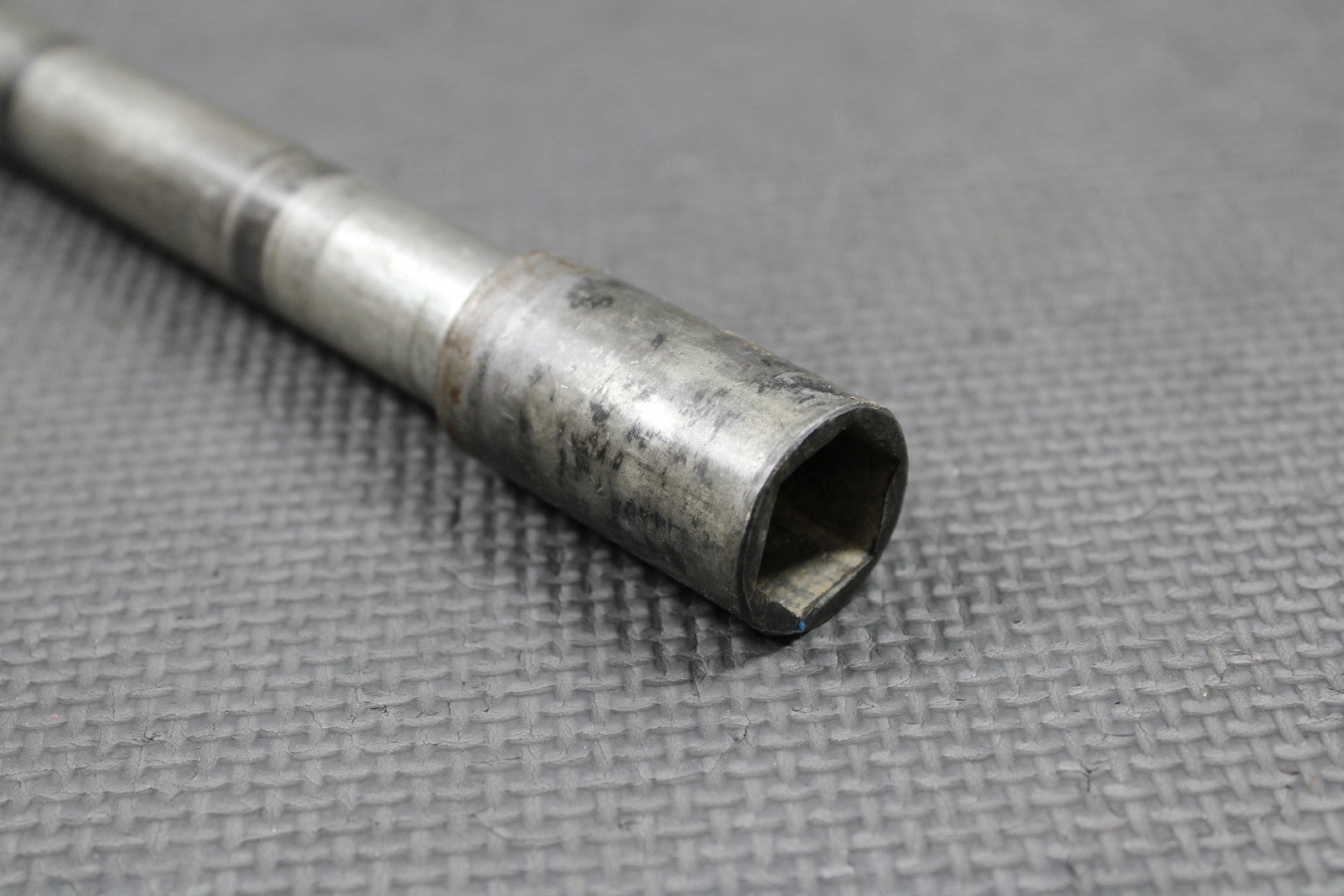1999 YAMAHA YZ125 OEM FRONT WHEEL RIM AXLE PIVOT BOLT SHAFT NUT 5BE - 25181 - 00 - 00 - hggarage