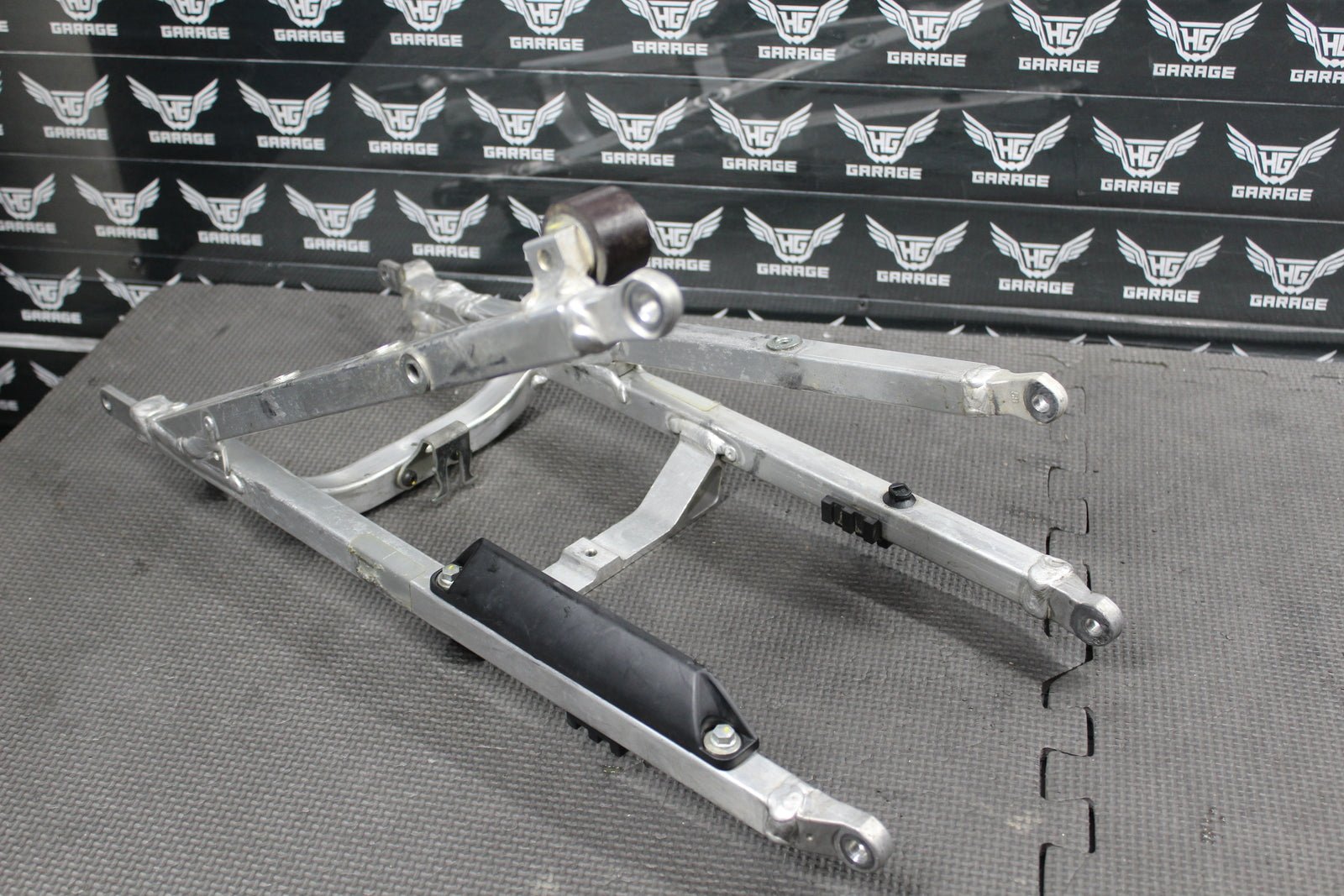2016 YAMAHA YZ250F OEM REAR BACK SUB FRAME SUBFRAME 1SL - 21190 - 10 - 00 - hggarage