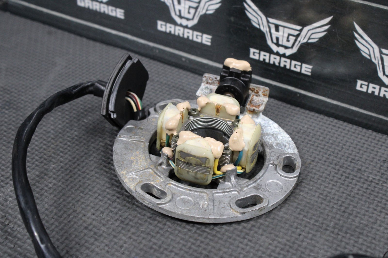 2002 99 - 05 YAMAHA YZ250 2T STATOR MAGNETO GENERATOR ALTERNATOR 5CU - 85560 - 10 - 00 - hggarage