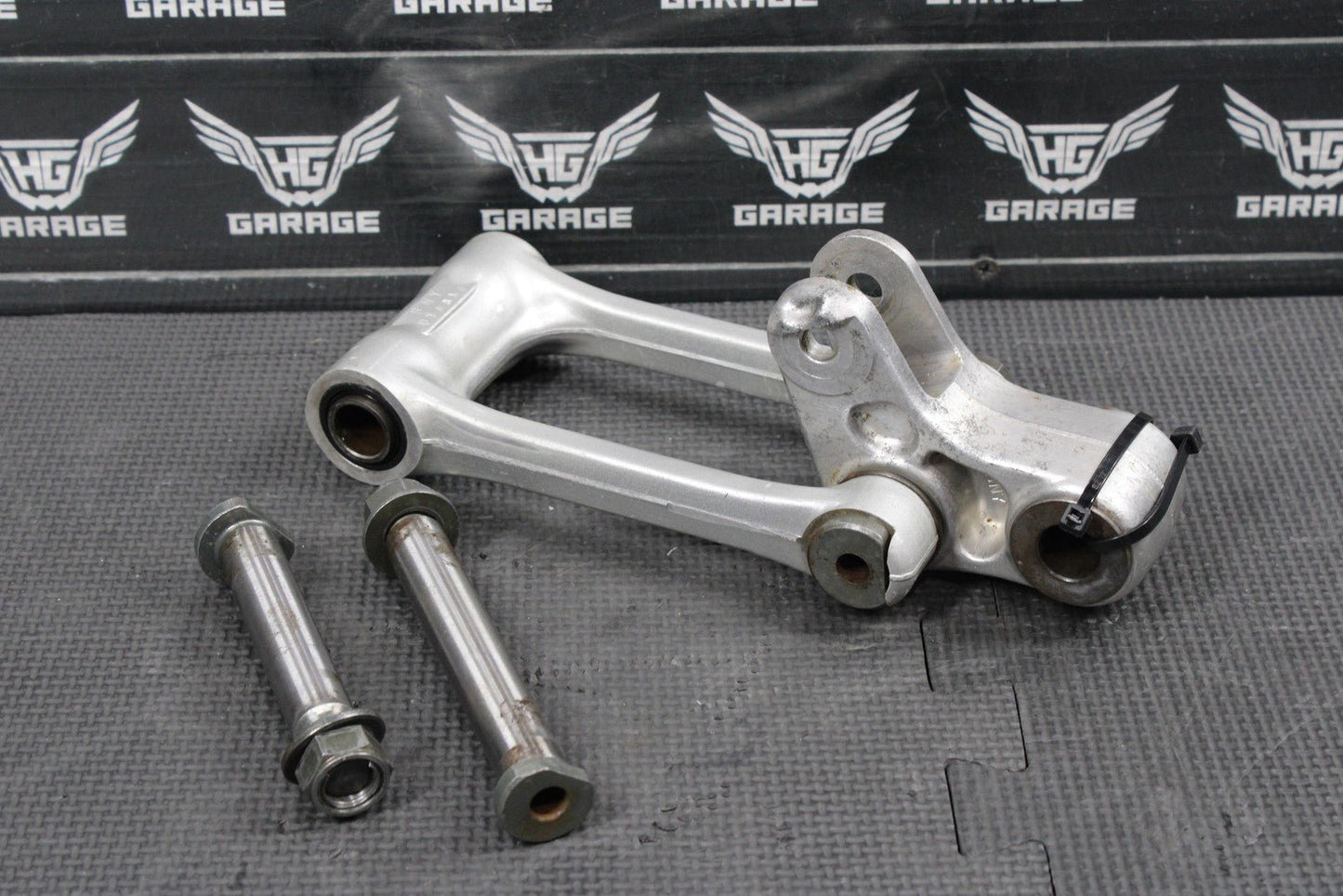 2002 YAMAHA YZ250 OEM REAR SHOCK LINKAGE LINKS RLEAY ARM ASSEMBLY - hggarage