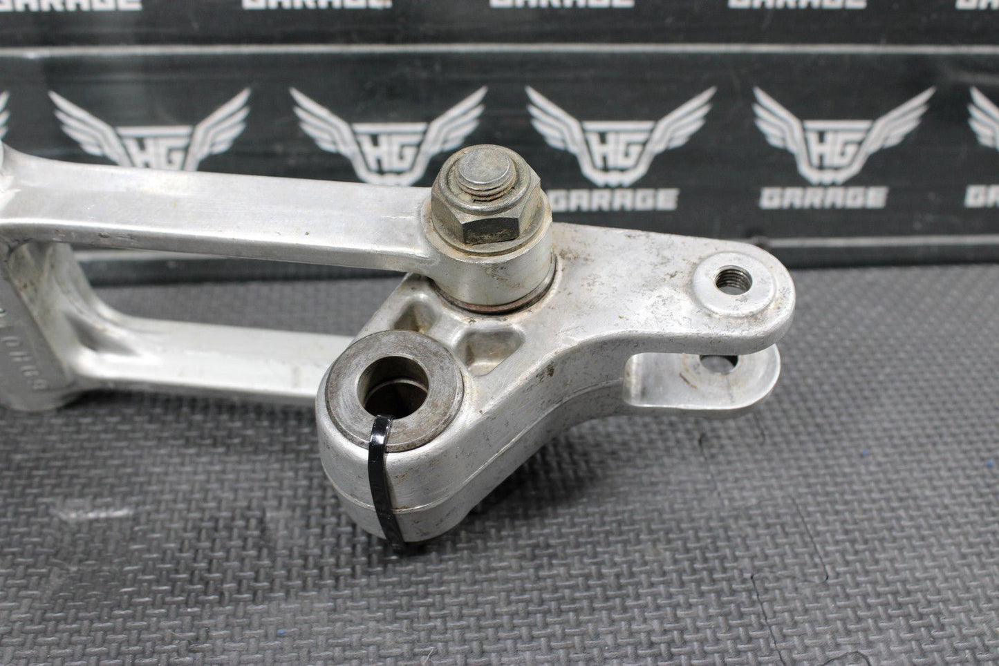 2001 YAMAHA YZ250 99 - 01 OEM REAR SHOCK LINKAGE LINKS RELAY ARM 5DH - 2217F - 01 - 00 - hggarage