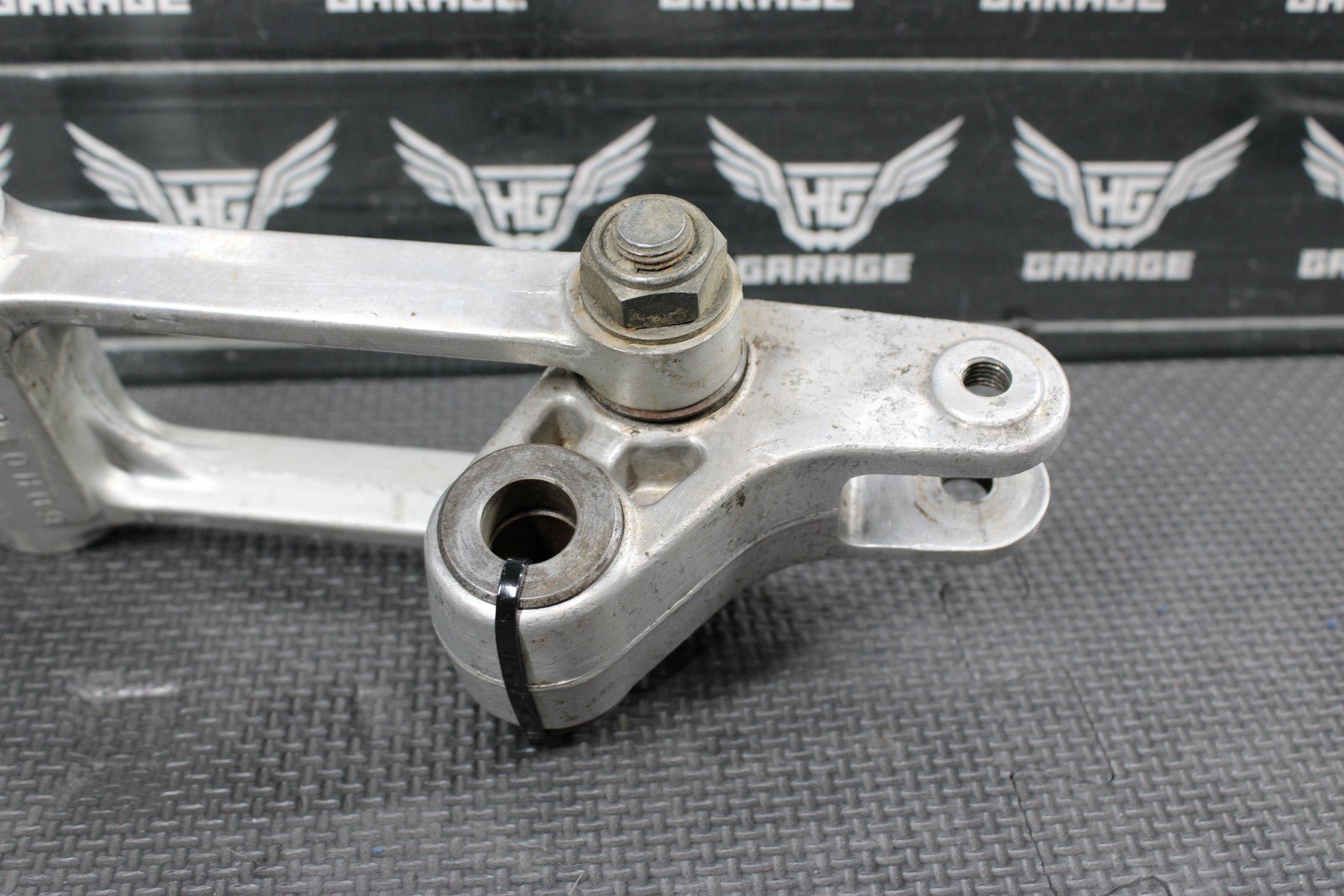 2001 YAMAHA YZ250 99 - 01 OEM REAR SHOCK LINKAGE LINKS RELAY ARM 5DH - 2217F - 01 - 00 - hggarage