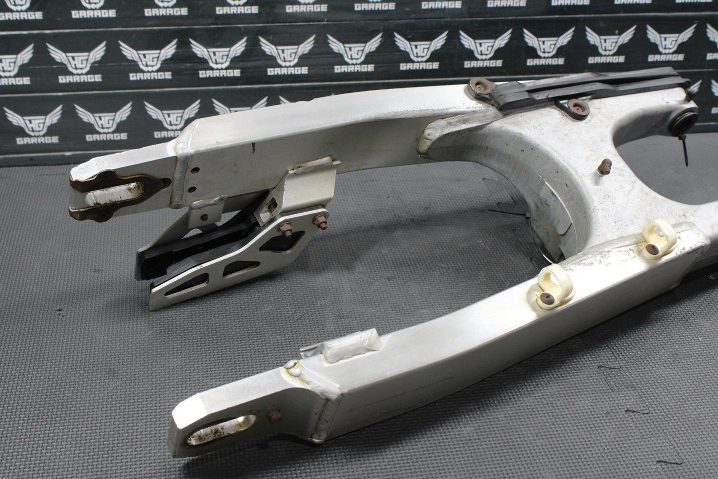 2000 SUZUKI 00 - 07 DRZ400 DRZ400E OEM SWINGARM SWING ARM SUSPENSION 61000 - 29F00 - hggarage