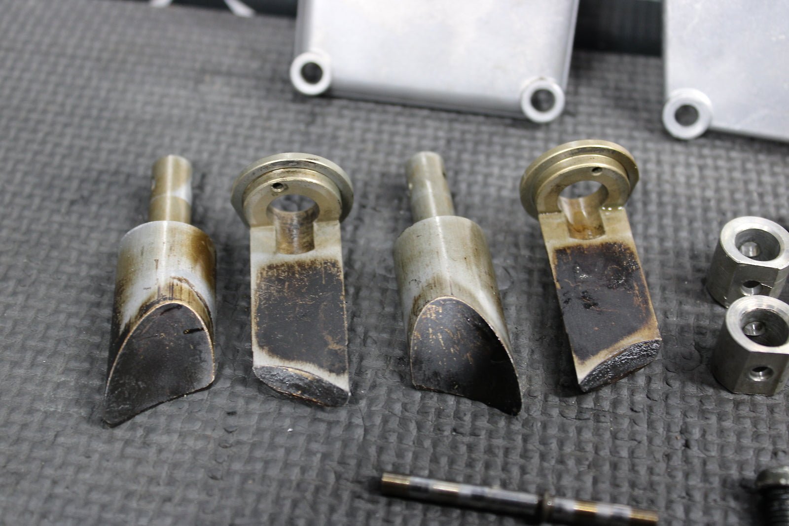 1994 SUZUKI RM80 OEM ENGINE POWER VALVE GOVERNOR ASSEMBLY 11254 - 02B40 11255 - 02B4 - hggarage