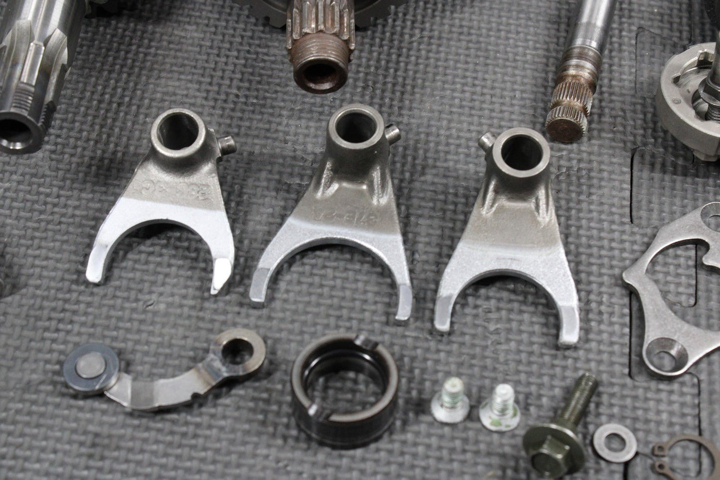 2000 SUZUKI DRZ400 DRZ400E OEM ENGINE TRANSMISSION TRANNY TRANS GEARS SHAFTS - hggarage