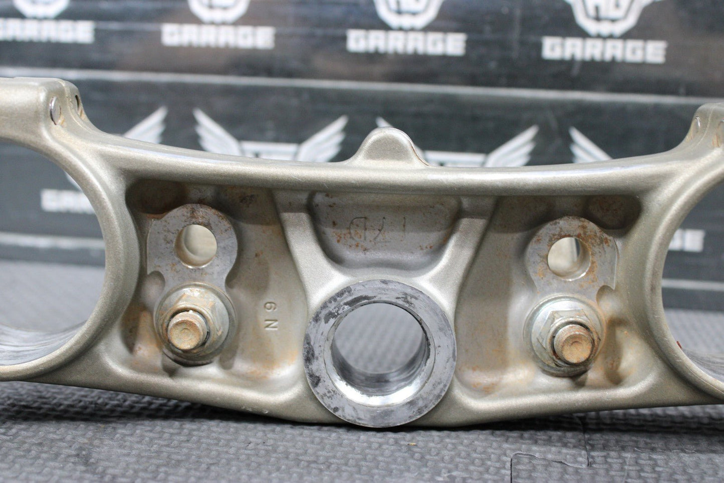 2009 YAMAHA YZ450F OEM FORKS UPPER TRIPLE TREE CLAMP 17D - 23435 - 01 - 00 - hggarage