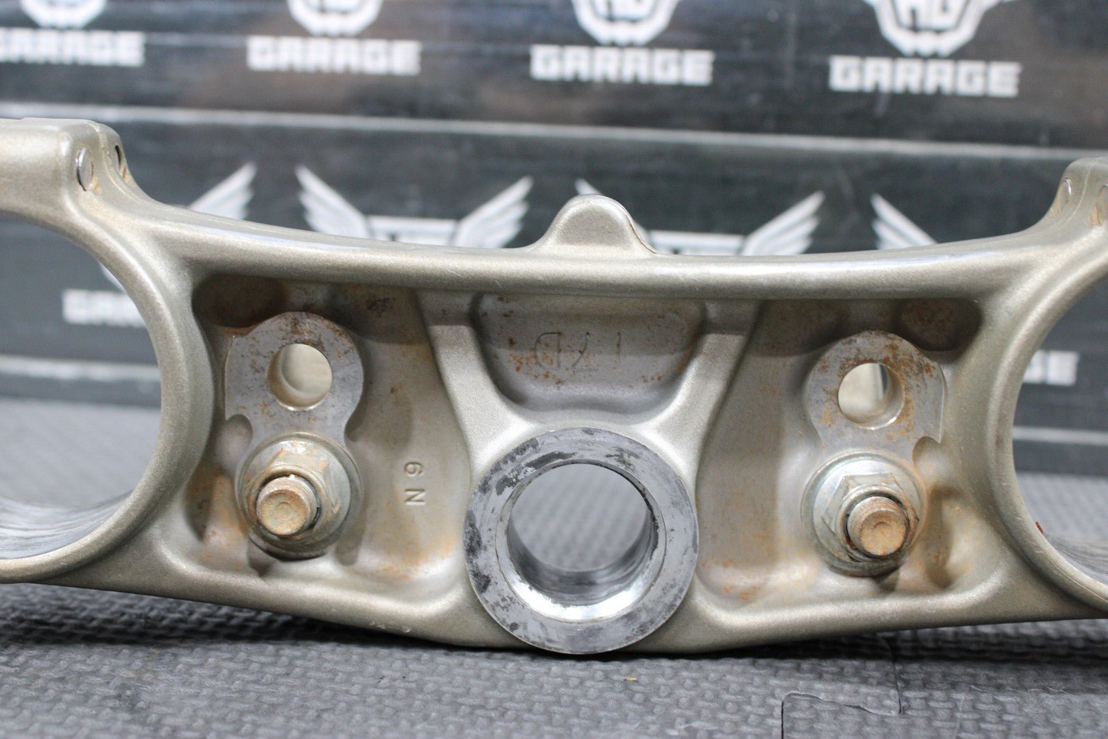 2009 YAMAHA YZ450F OEM FORKS UPPER TRIPLE TREE CLAMP 17D - 23435 - 01 - 00 - hggarage