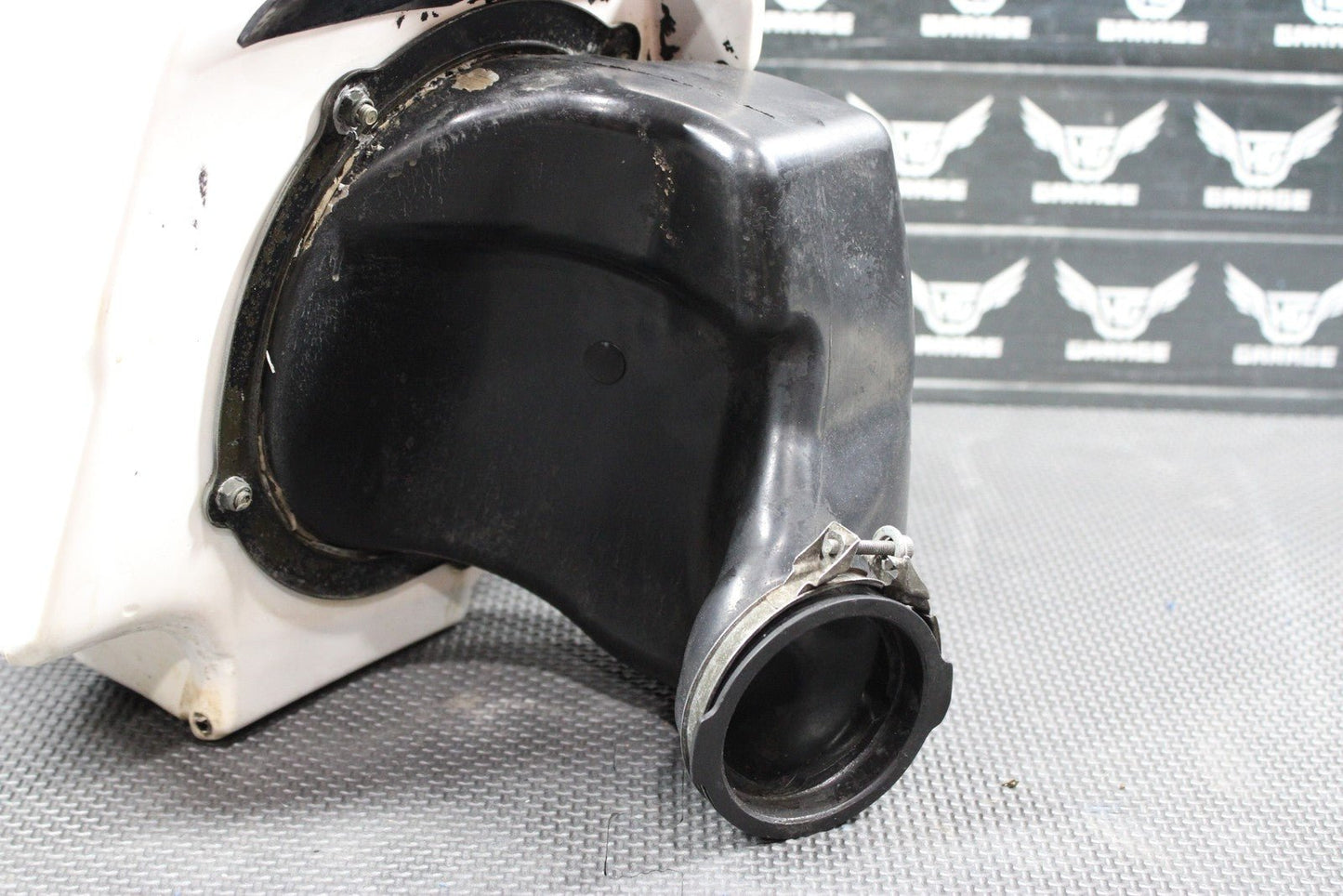 2001 YAMAHA YZ250 OEM AIRBOX INTAKE AIR CLEANER CASE 4SS - 14401 - 02 - 00 - hggarage