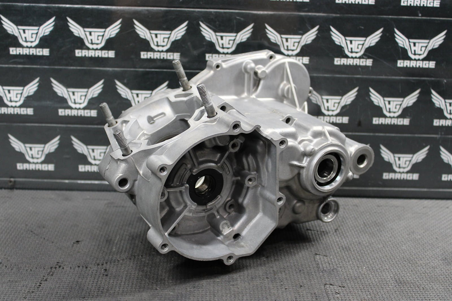 2019 KAWASAKI KX100 KX85 OEM LEFT RIGHT ENGINE CRANKCASE BLOCK ASSEMBLY - hggarage