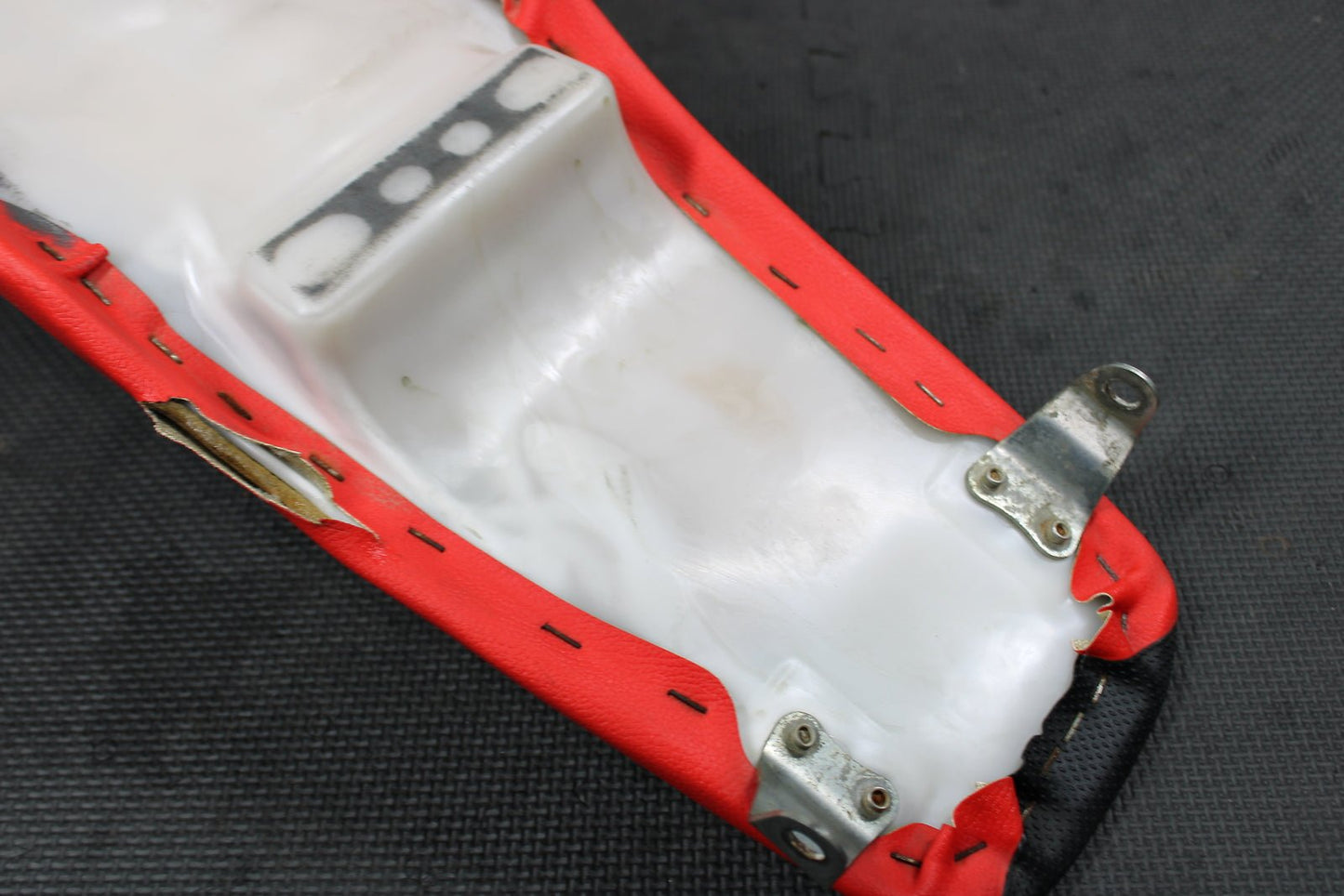 2004 HONDA CRF250R OEM SEAT SADDLE 77100 - KRN - 730 - hggarage
