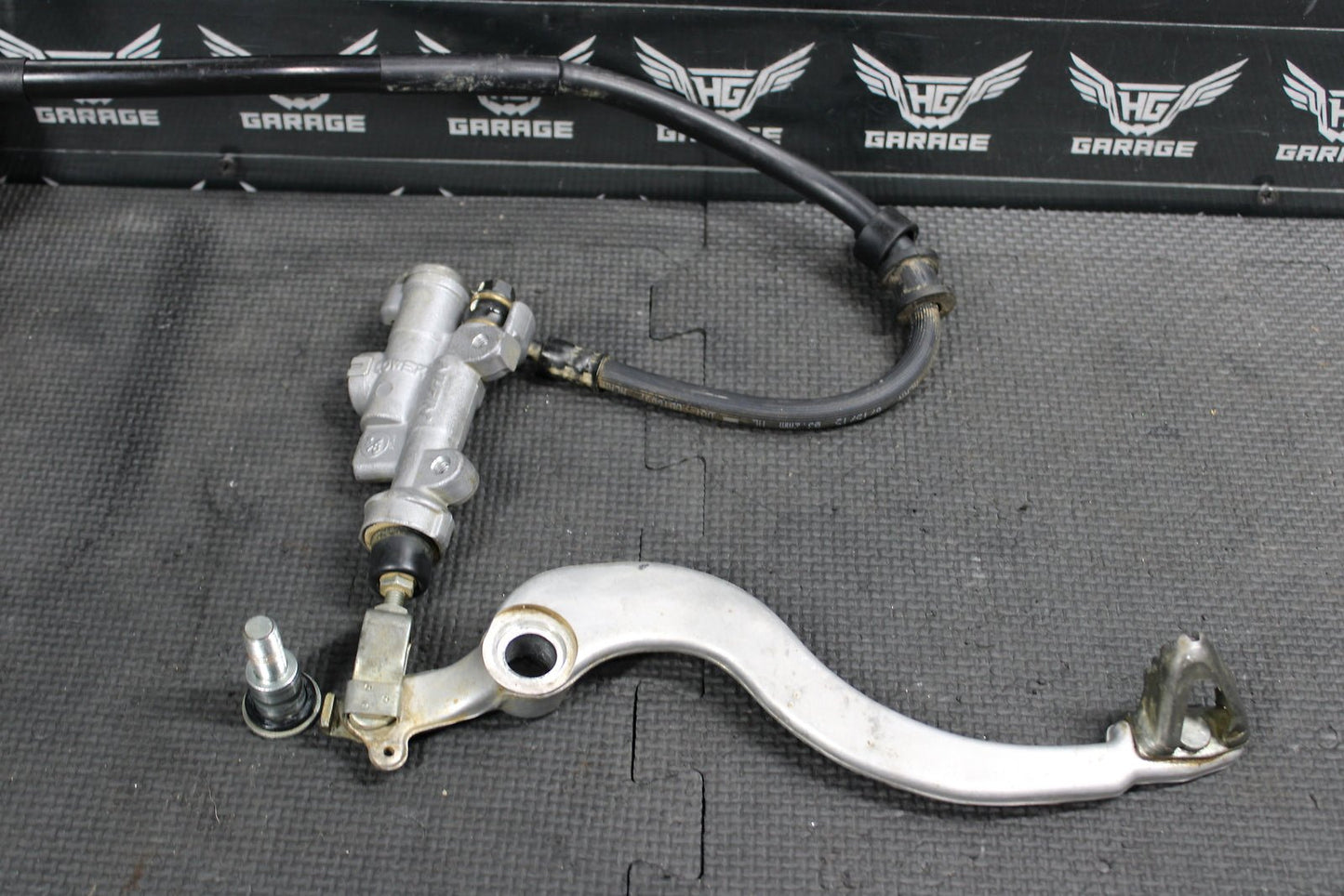 2016 HONDA CRF250R OEM NISSIN REAR BACK BRAKE CALIPER MASTER CYLINDER ASSEMBLY - hggarage