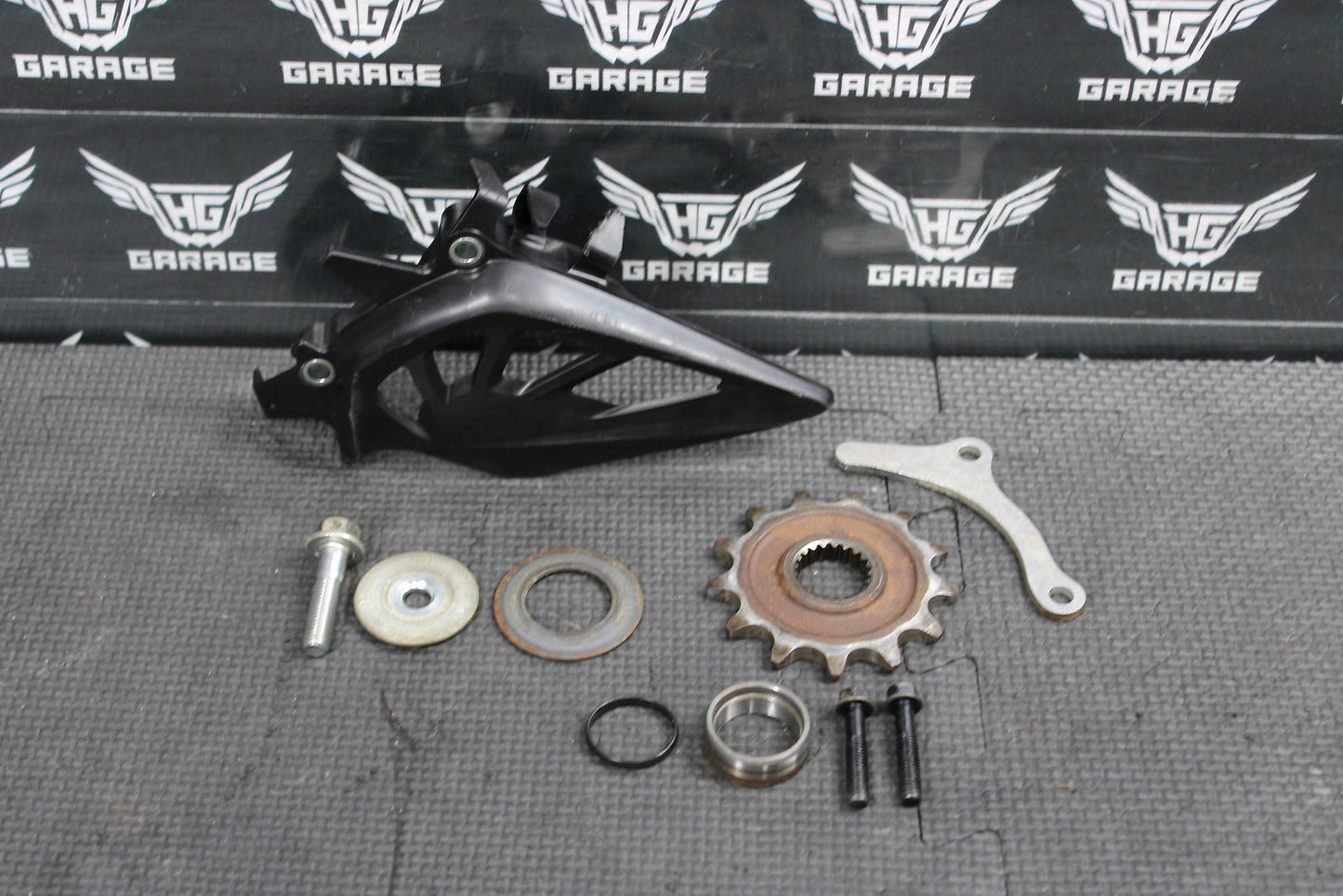 2016 HONDA CRF250R OEM MOTOR ENGINE FRONT SPROCKET COVER 23810 - MEN - A30 - hggarage