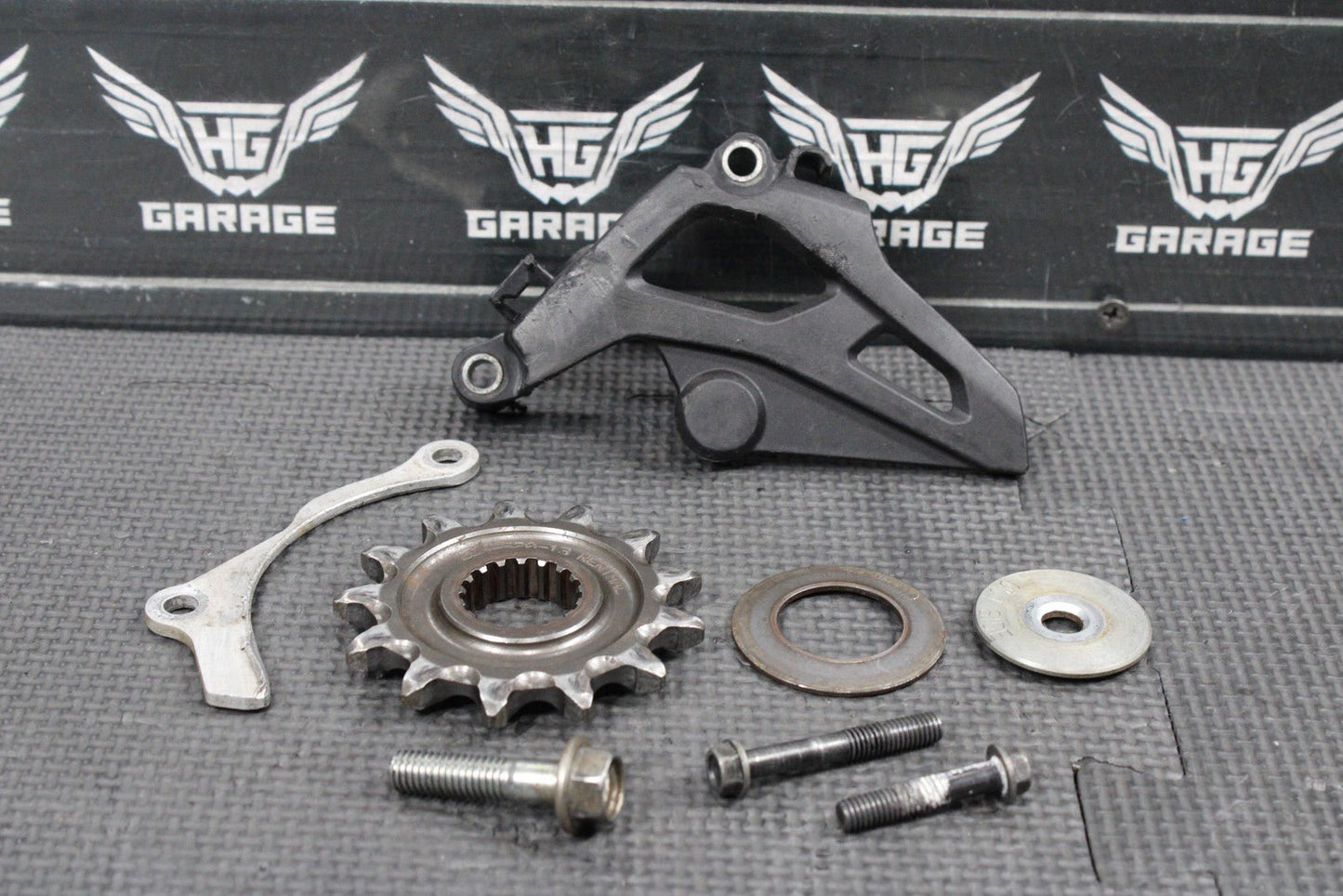 2023 Honda CRF250R OEM Motor Engine Front Sprocket Cover W Sprocket - hggarage