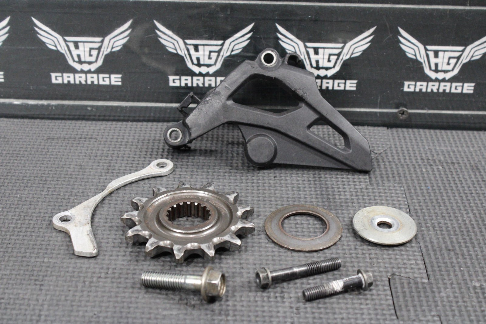 2023 Honda CRF250R OEM Motor Engine Front Sprocket Cover W Sprocket - hggarage