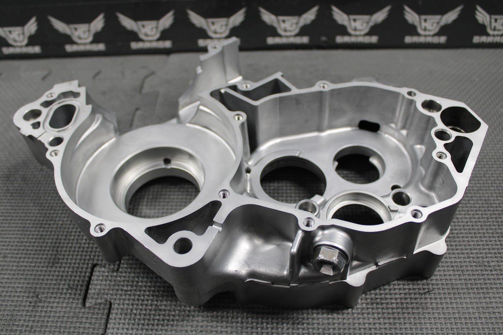 2003 HONDA CR250R OEM RIGHT ENGINE CRANKCASE CRANK CASE BLOCK 04921 - KZ3 - L30 MINT - hggarage