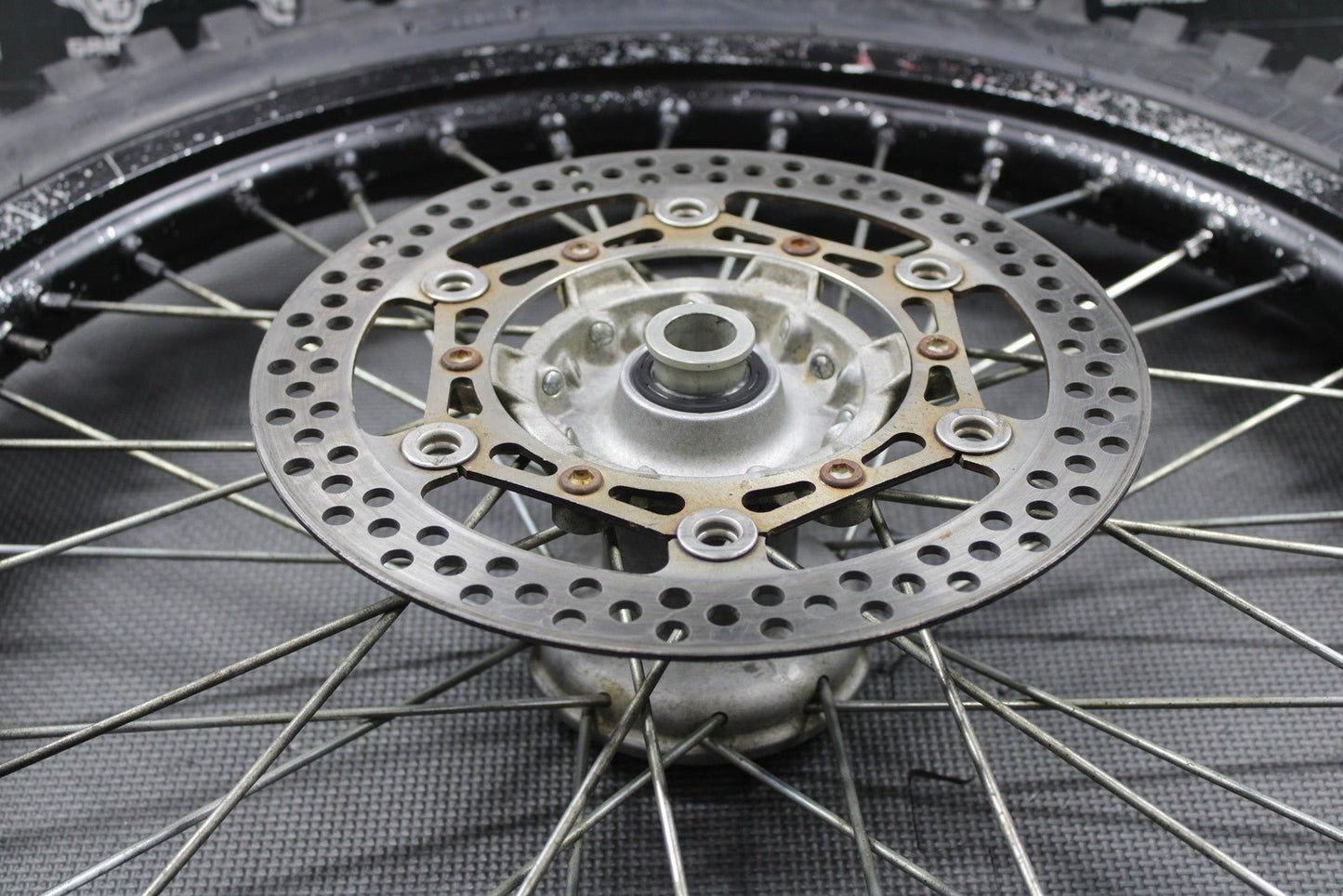 2005 YAMAHA 02 - 05 YZ125 YZ250 OEM EXCEL FRONT WHEEL RIM HUB TIRE 5NY - 25111 - 00 - 00 - hggarage