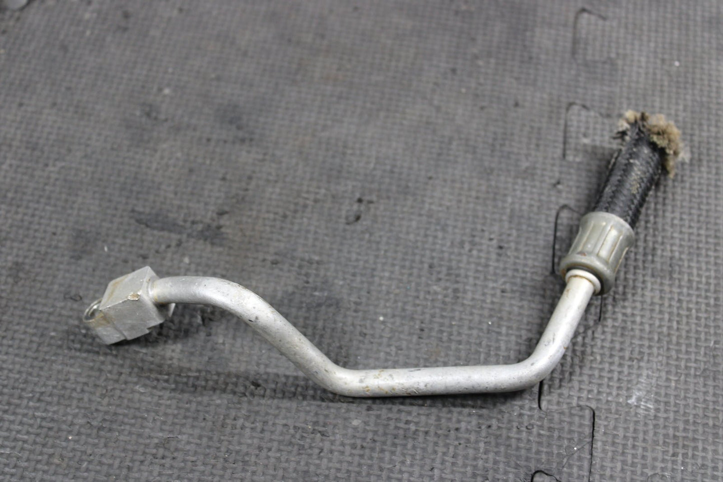 2005 Yamaha YZ250F OEM Engine Motor Oil Pump Feed Line Pipe Assembly 5NL - 13161 - 2 - hggarage