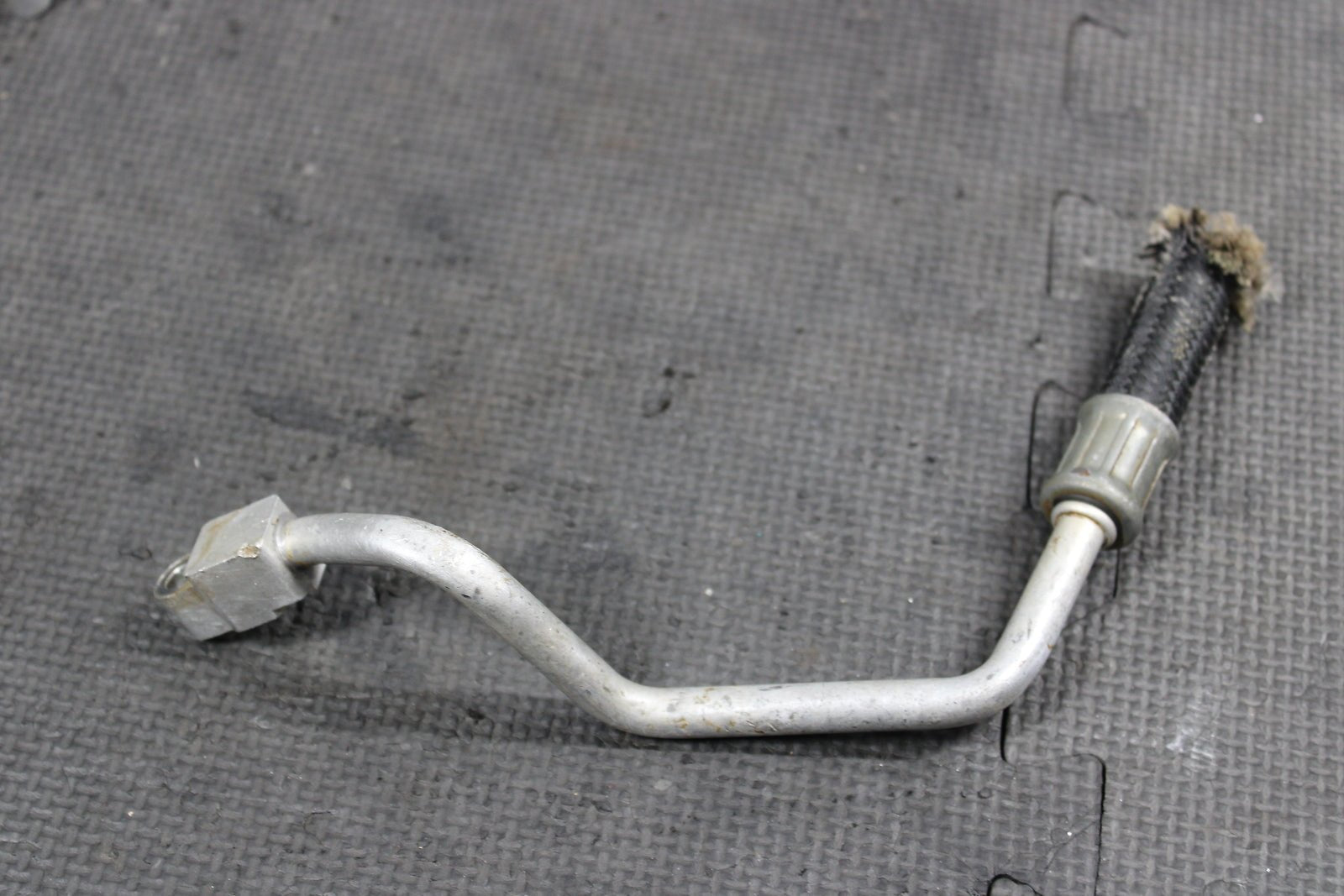 2005 Yamaha YZ250F OEM Engine Motor Oil Pump Feed Line Pipe Assembly 5NL - 13161 - 2 - hggarage