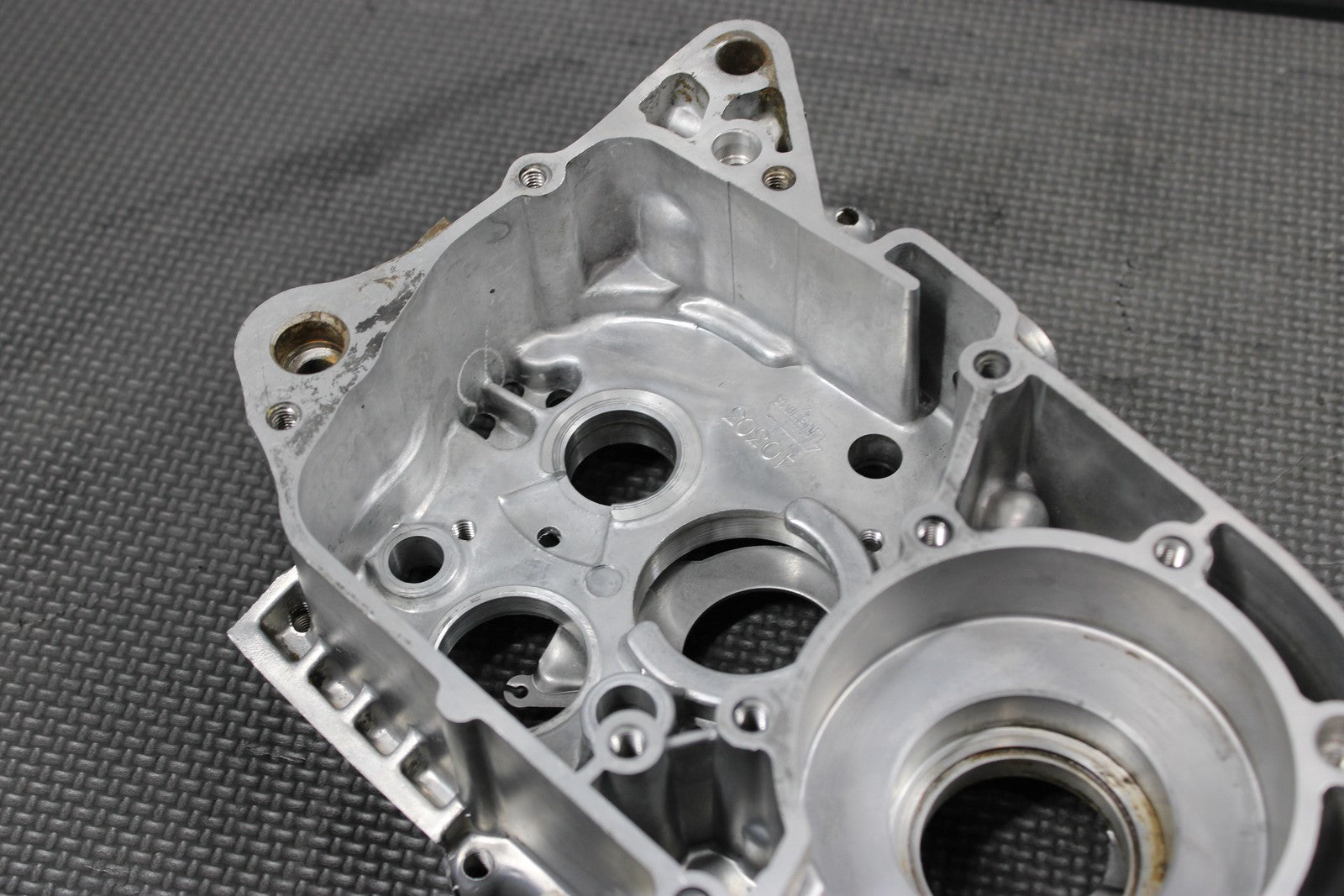 1997 YAMAHA RT100 OEM RIGHT ENGINE MOTOR CRANKCASE CRANK CASE BLOCK - hggarage
