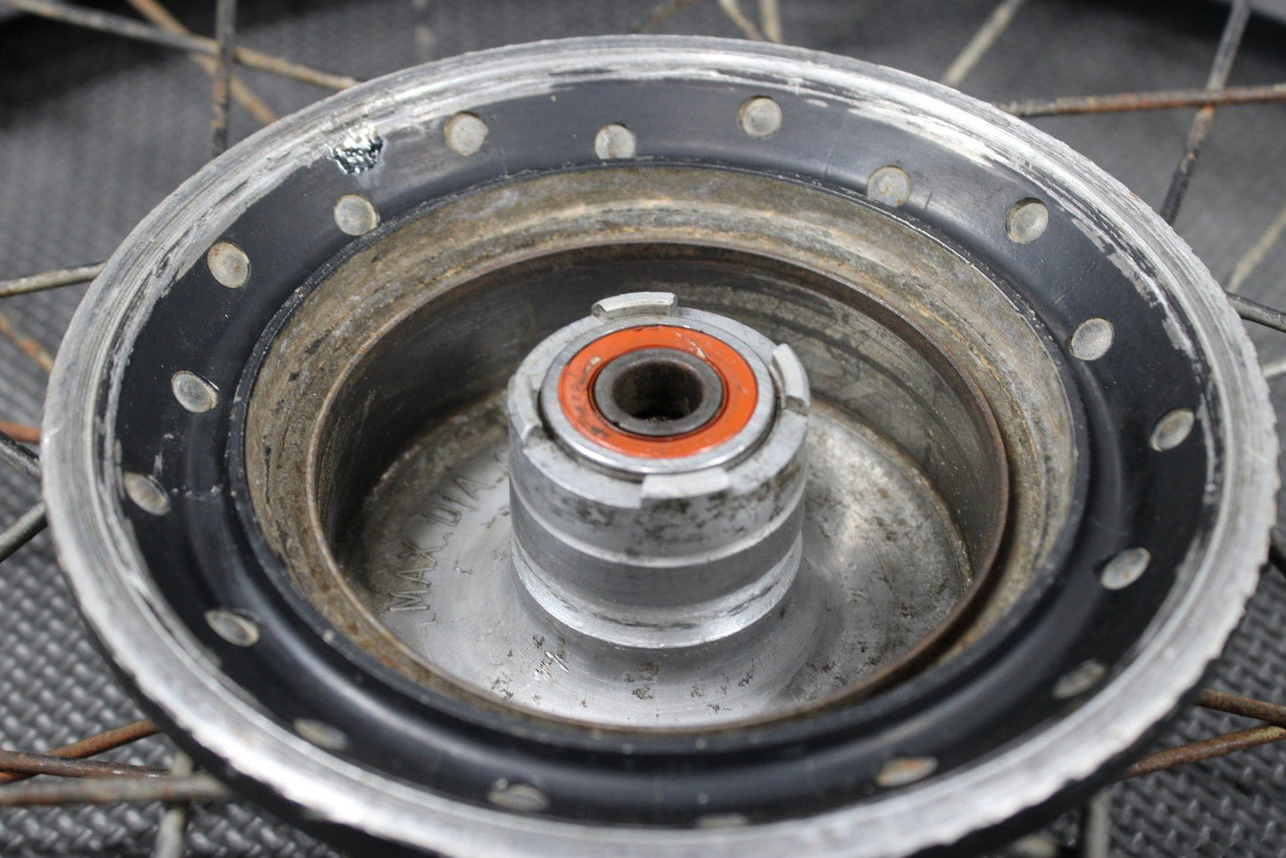 1997 YAMAHA RT100 OEM FRONT WHEEL RIM 248 - 25111 - 00 - 98 94414 - 18545 - 00 - hggarage