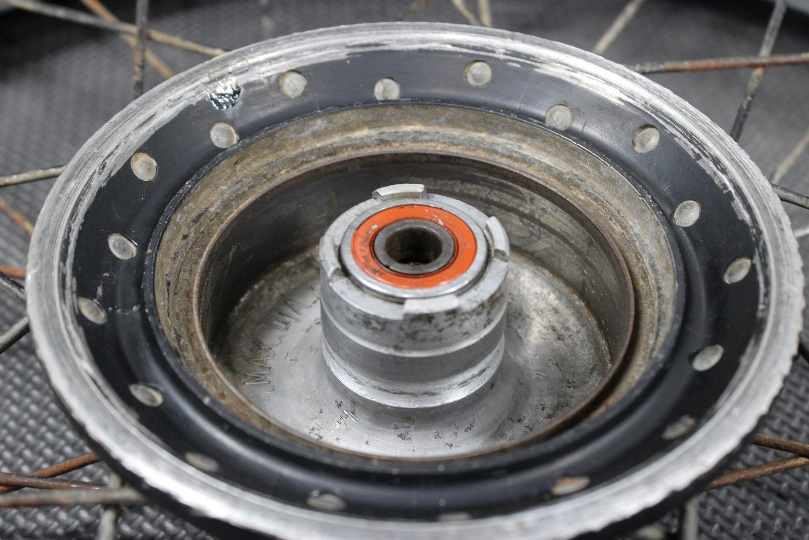 1997 YAMAHA RT100 OEM FRONT WHEEL RIM 248 - 25111 - 00 - 98 94414 - 18545 - 00 - hggarage