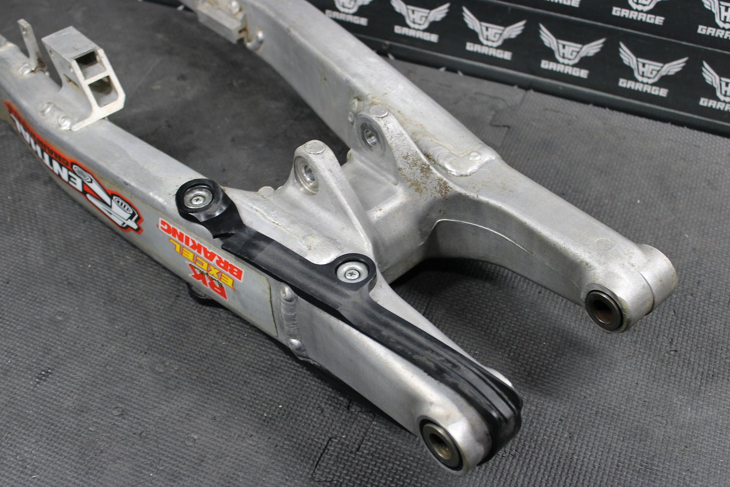 2011 KAWASAKI KX250F 09 - 11 KX450F OEM SWINGARM SWING ARM SUSPENSION 33001 - 0 - hggarage
