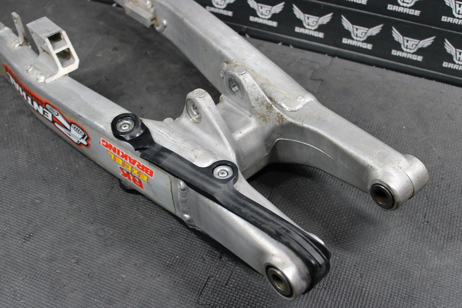 2011 KAWASAKI KX250F 09 - 11 KX450F OEM SWINGARM SWING ARM SUSPENSION 33001 - 0 - hggarage
