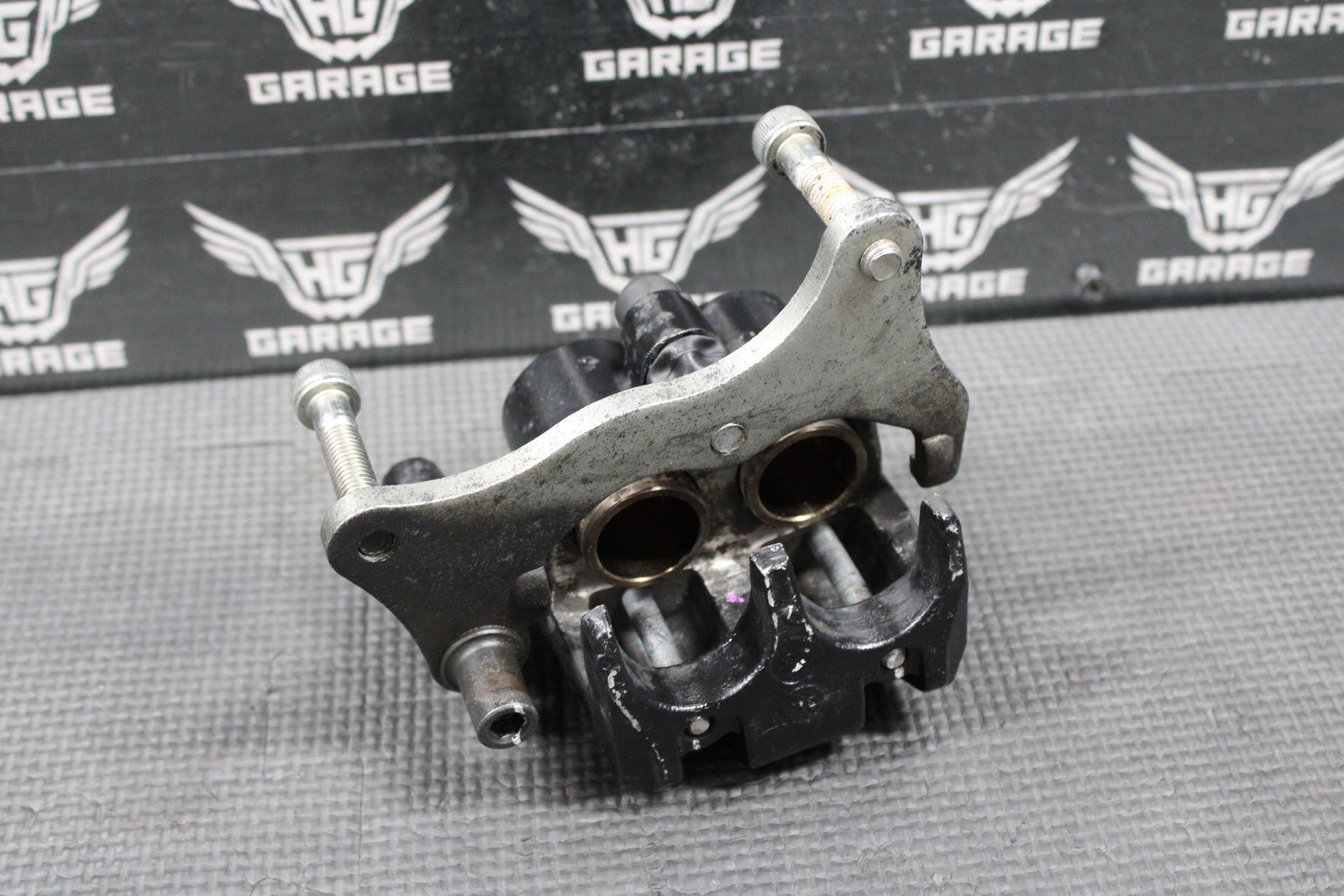 2009 2010 KAWASAKI KLX250SF OEM FRONT BRAKE CALIPER & BRACKET 43080 - 0064 - 25S - hggarage