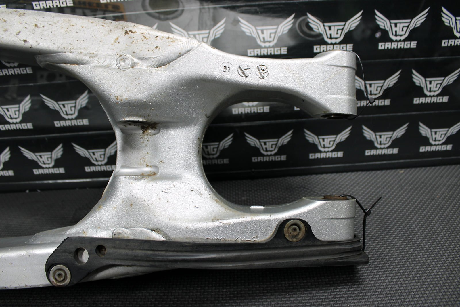 2002 Yamaha YZ426F YZ426 OEM Swingarm Swing Arm Rear Suspension 5NY - 22110 - 00 - 00 - hggarage