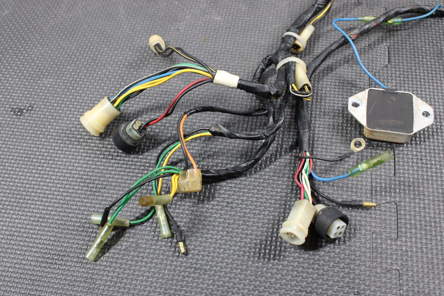 1991 YAMAHA BANSHEE 350 87 - 94 OEM MAIN ENGINE WIRING HARNESS CONNECTORS PLUGS - hggarage