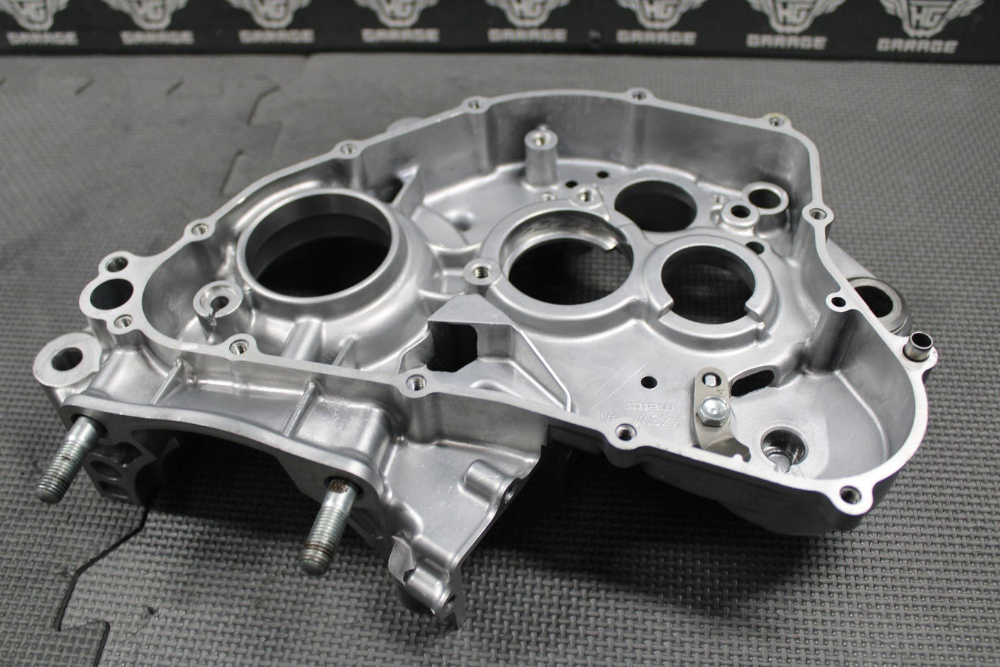 2003 HONDA CR250R OEM RIGHT ENGINE CRANKCASE CRANK CASE BLOCK 04921 - KZ3 - L30 MINT - hggarage
