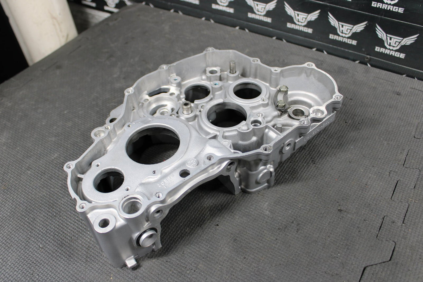 2002 YAMAHA YZ426F OEM RIGHT ENGINE MOTOR CRANKCASE CRANK CASES BLOCK - hggarage