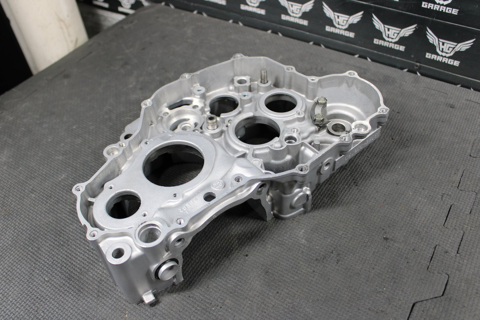 2002 YAMAHA YZ426F OEM RIGHT ENGINE MOTOR CRANKCASE CRANK CASES BLOCK - hggarage