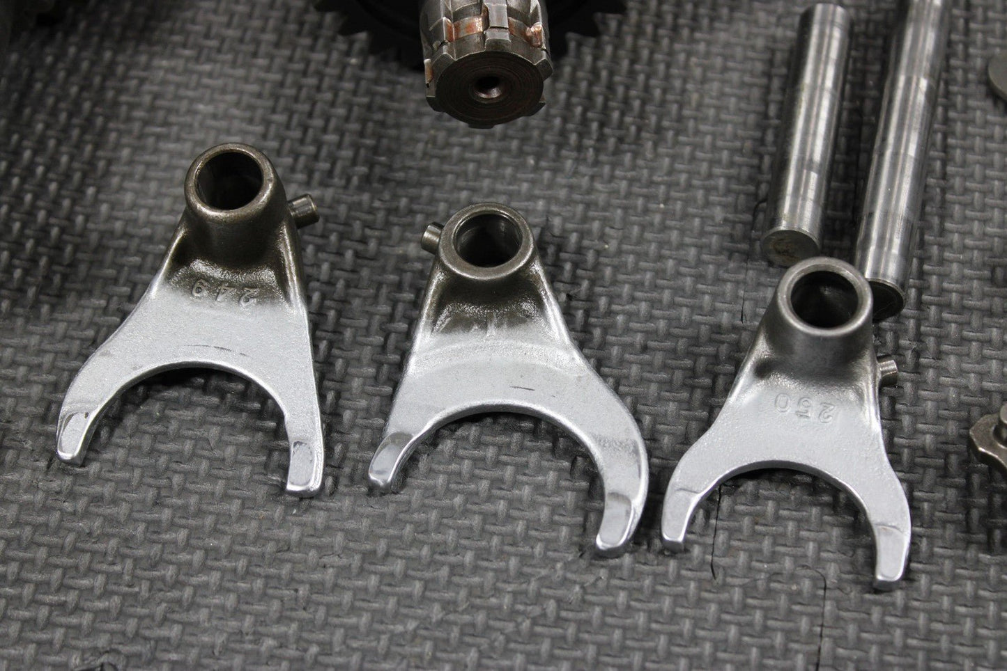 1997 KAWASAKI KX250 97 - 98 OEM ENGINE TRANSMISSION TRANNY GEARBOX SHIFT FORKS - hggarage