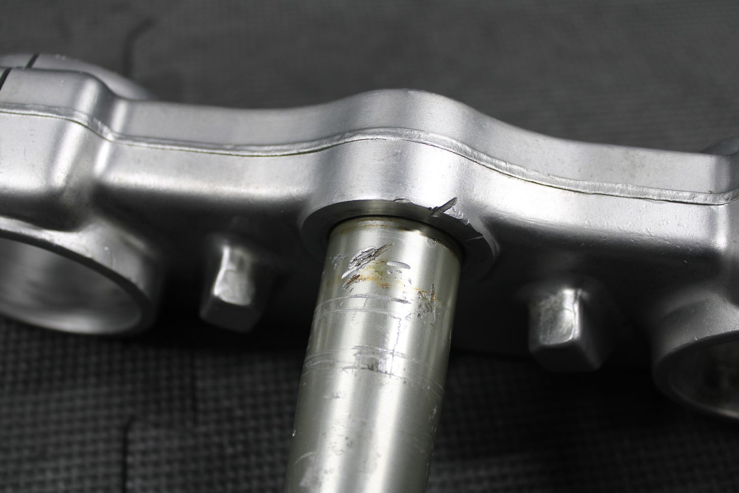 2001 00 - 03 HONDA CR125R OEM FRONT FORKS CLAMP LOWER TRIPLE TREE STEERING STEM - hggarage