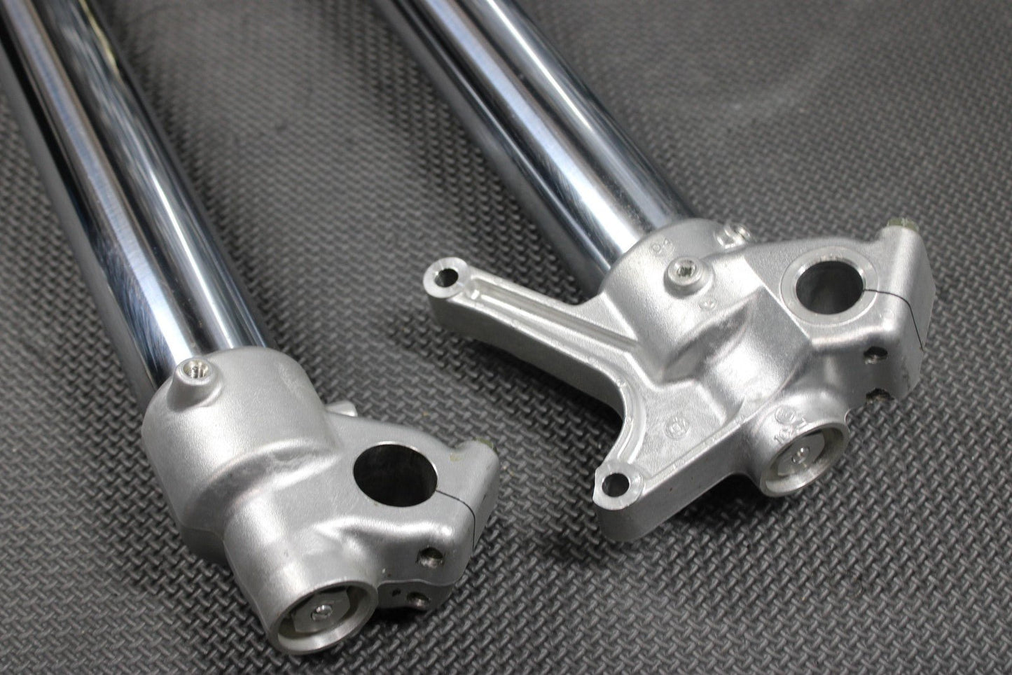 2005 YAMAHA YZ450F OEM RIGHT LEFT FRONT SUSPENSION FORKS SHOCKS 5XD - 23102 - 50 - 00 - hggarage