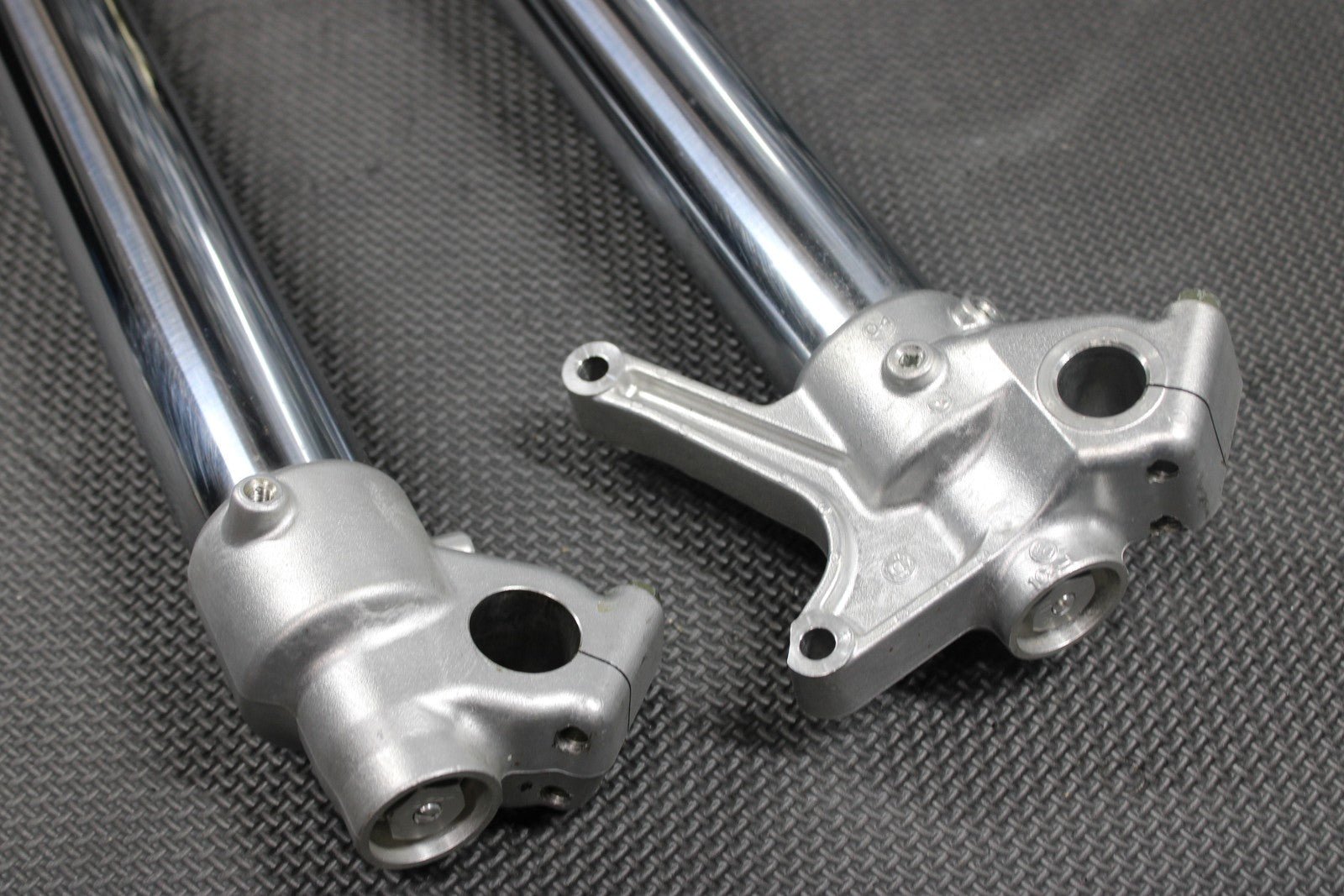 2005 YAMAHA YZ450F OEM RIGHT LEFT FRONT SUSPENSION FORKS SHOCKS 5XD - 23102 - 50 - 00 - hggarage