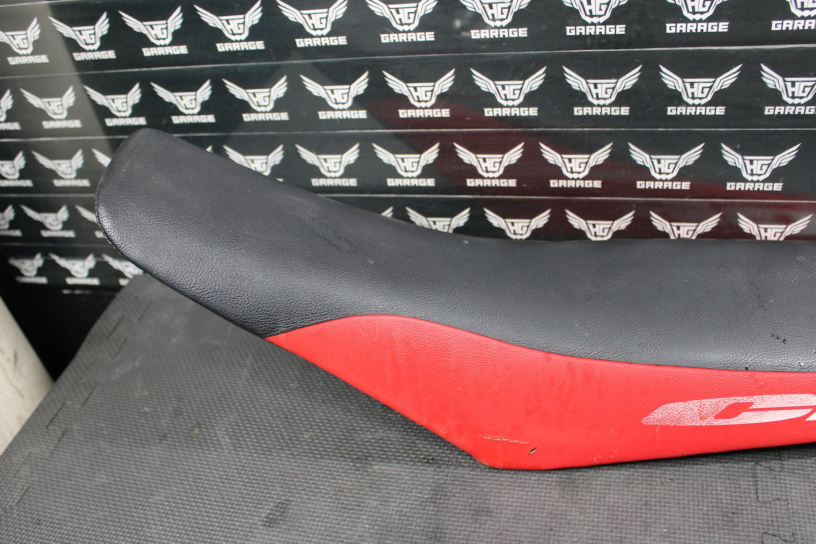 2000 HONDA 2000 CR125R CR250R OEM SEAT SADDLE 77100 - KZ4 - J20 - hggarage