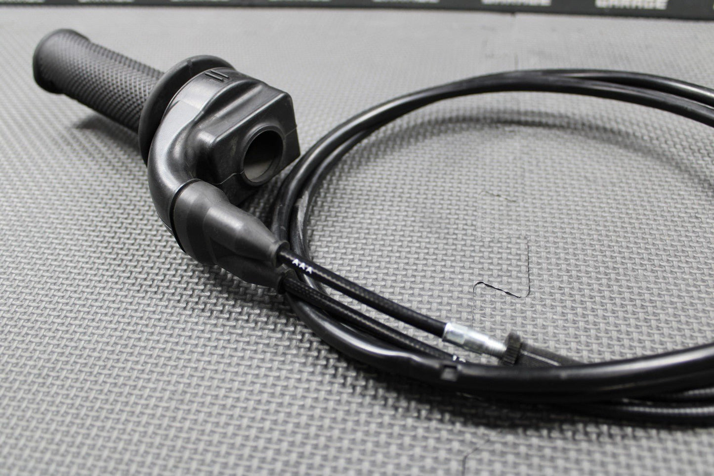 2022 KAWASAKI 21 - 22 KX250 KX250X OEM TWIST THROTTLE HOUSING TUBE CABLES GOOD! - hggarage