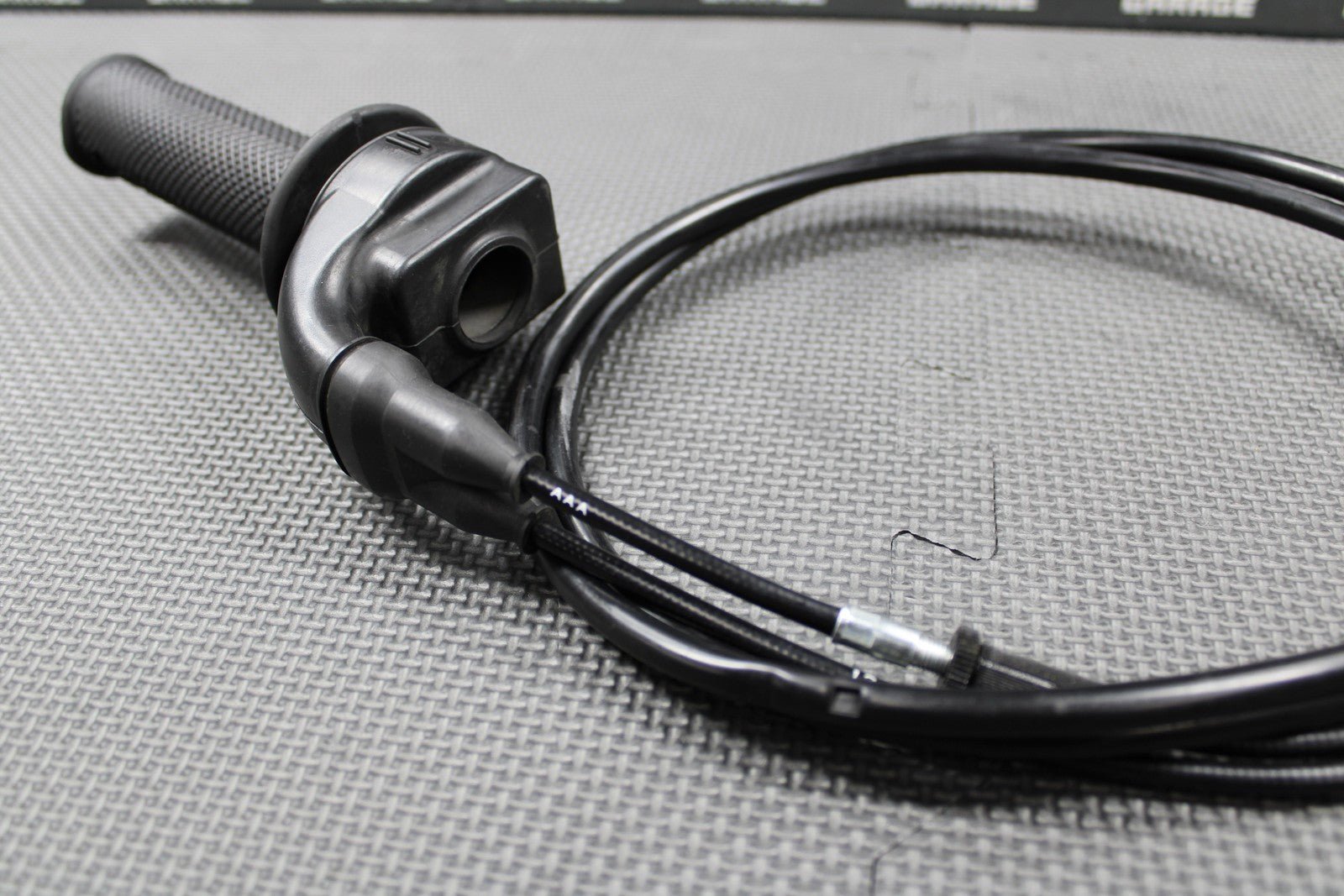 2022 KAWASAKI 21 - 22 KX250 KX250X OEM TWIST THROTTLE HOUSING TUBE CABLES GOOD! - hggarage