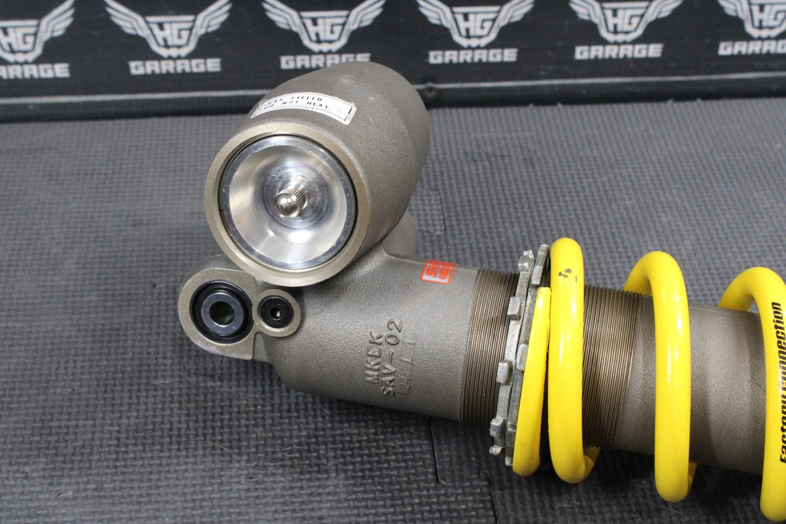 2023 HONDA CRF250R OEM SHOWA REAR BACK SHOCK ABSORBER SUSPENSION 52400 - K95 - AA1 - hggarage