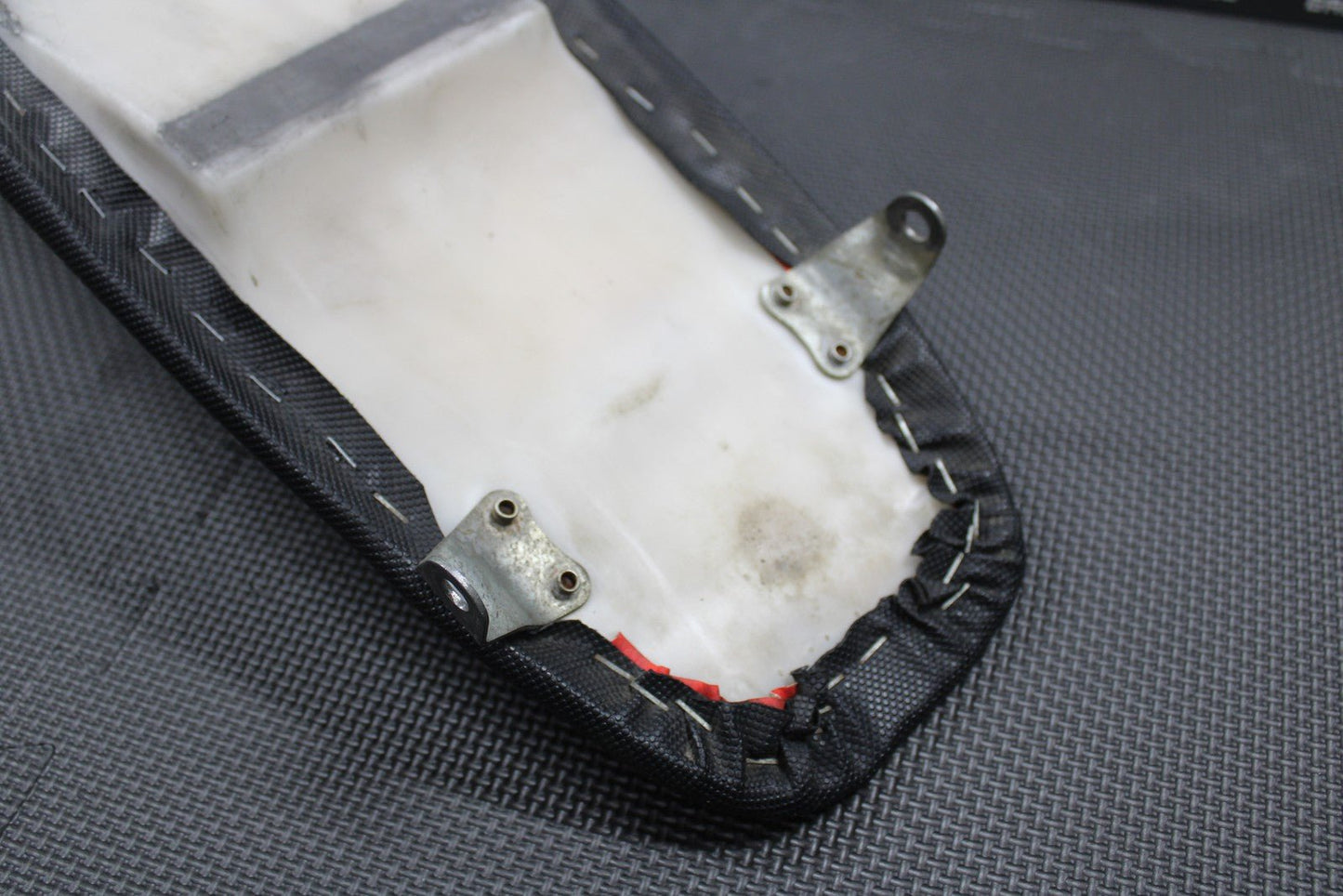 2000 2001 HONDA CR125R CR250R OEM SEAT SADDLE FOAM PAN BLACK GRIPPER COVER GOOD! - hggarage
