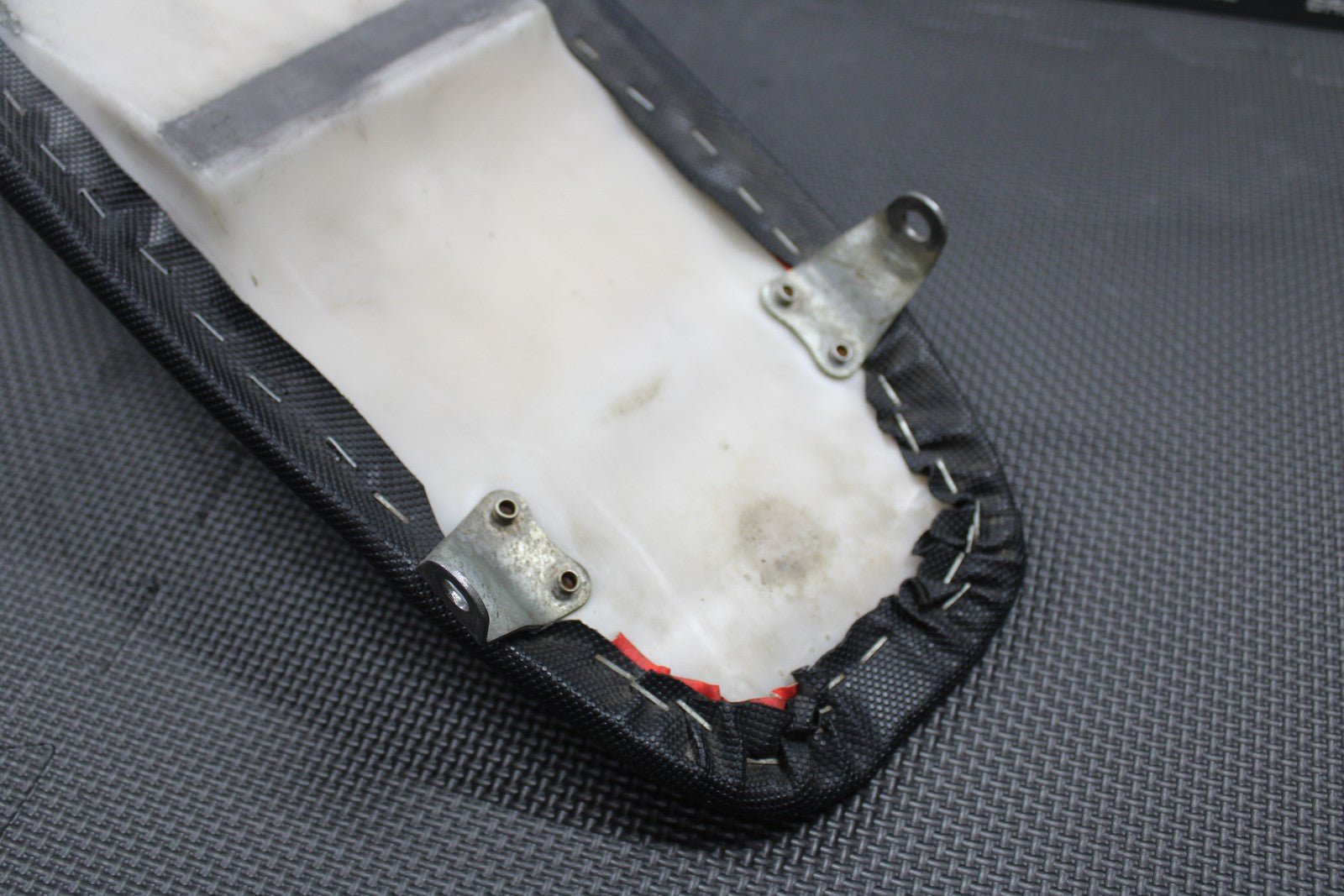2000 2001 HONDA CR125R CR250R OEM SEAT SADDLE FOAM PAN BLACK GRIPPER COVER GOOD! - hggarage