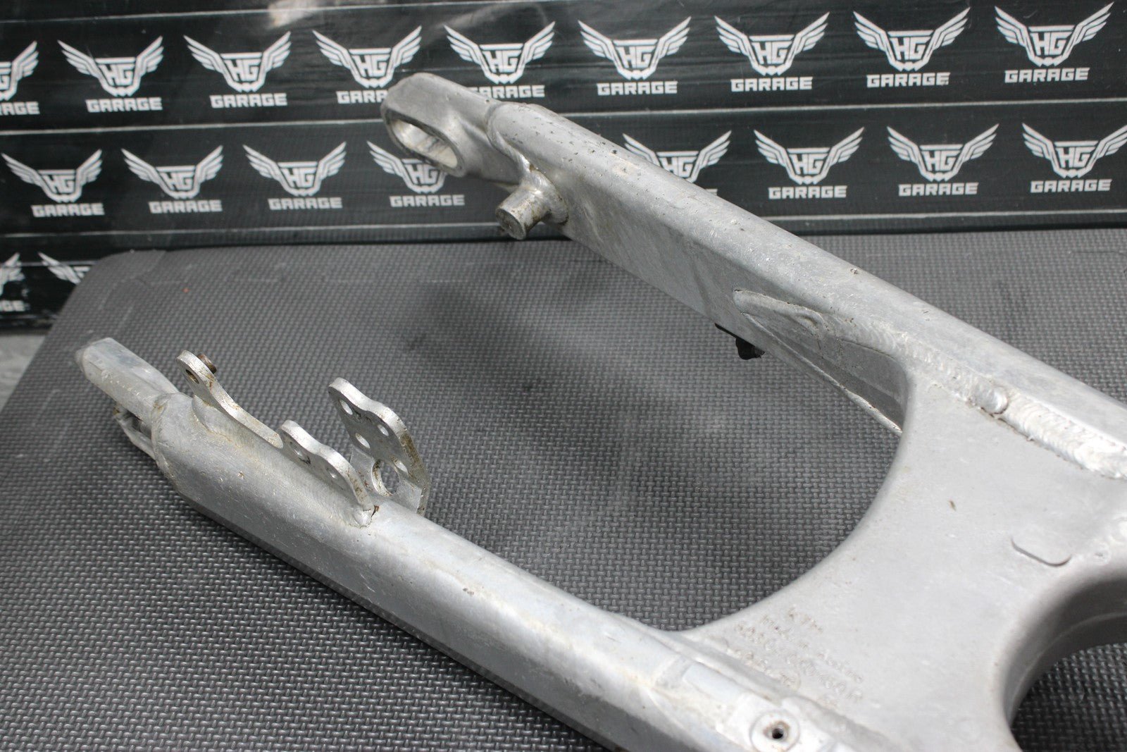 2000 KTM 125 200 250 300 380 OEM SWINGARM SWING ARM SUSPENSION 50304030244 - hggarage