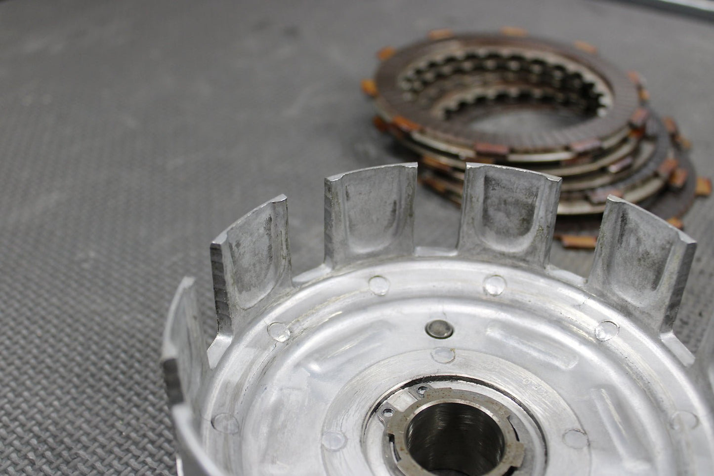 1986 HONDA XR250R OEM COMPLETE CLUTCH W PLATES BASKET HUB 22100 - KT1 - 010 - hggarage