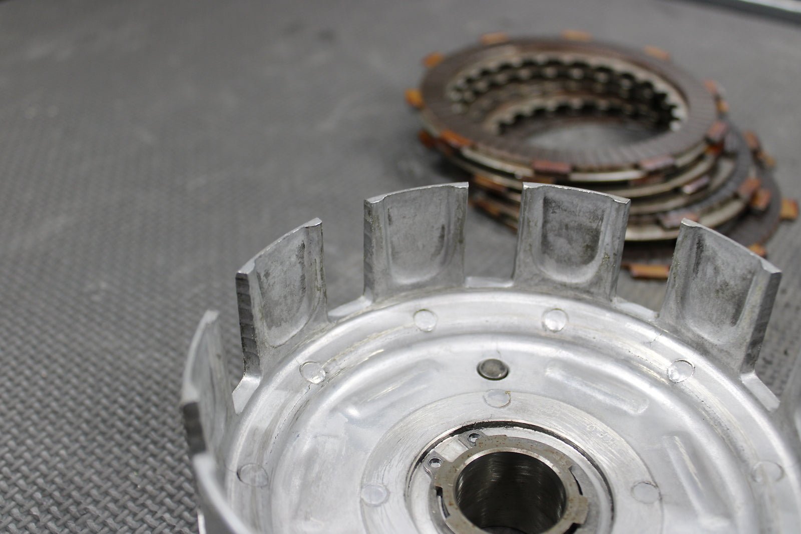 1986 HONDA XR250R OEM COMPLETE CLUTCH W PLATES BASKET HUB 22100 - KT1 - 010 - hggarage